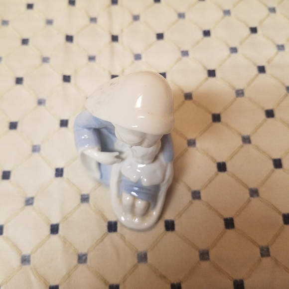 EUC Blue/White Porcelain Mother/Child & Angels - Picture 3 of 7